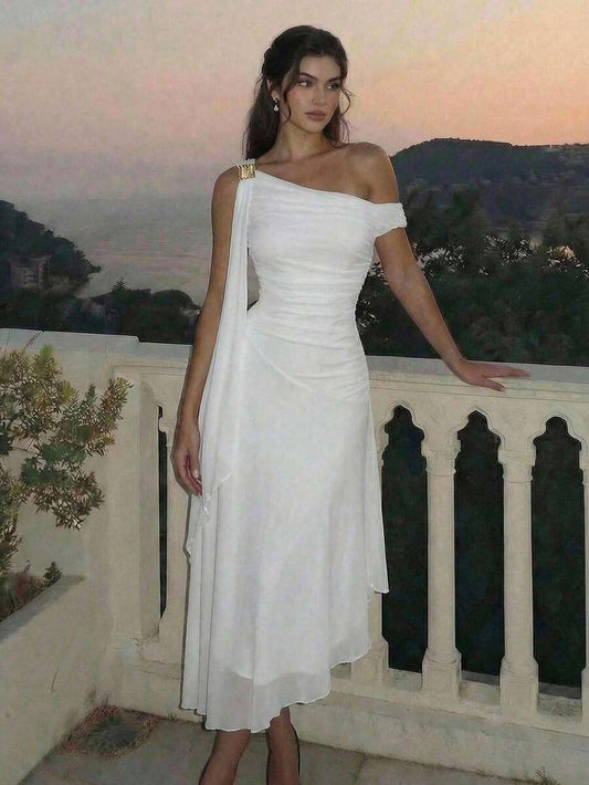 SHEIN MOD فستان أبيض متوسط الطول غير متماثل مع إبزيم معدني