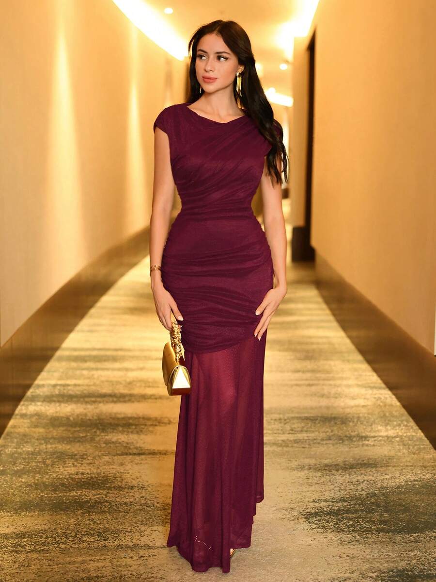 SHEIN Modelyn فستان عنابي بياقة قارب وتصميم شبكي ملون بقصة ضيقة