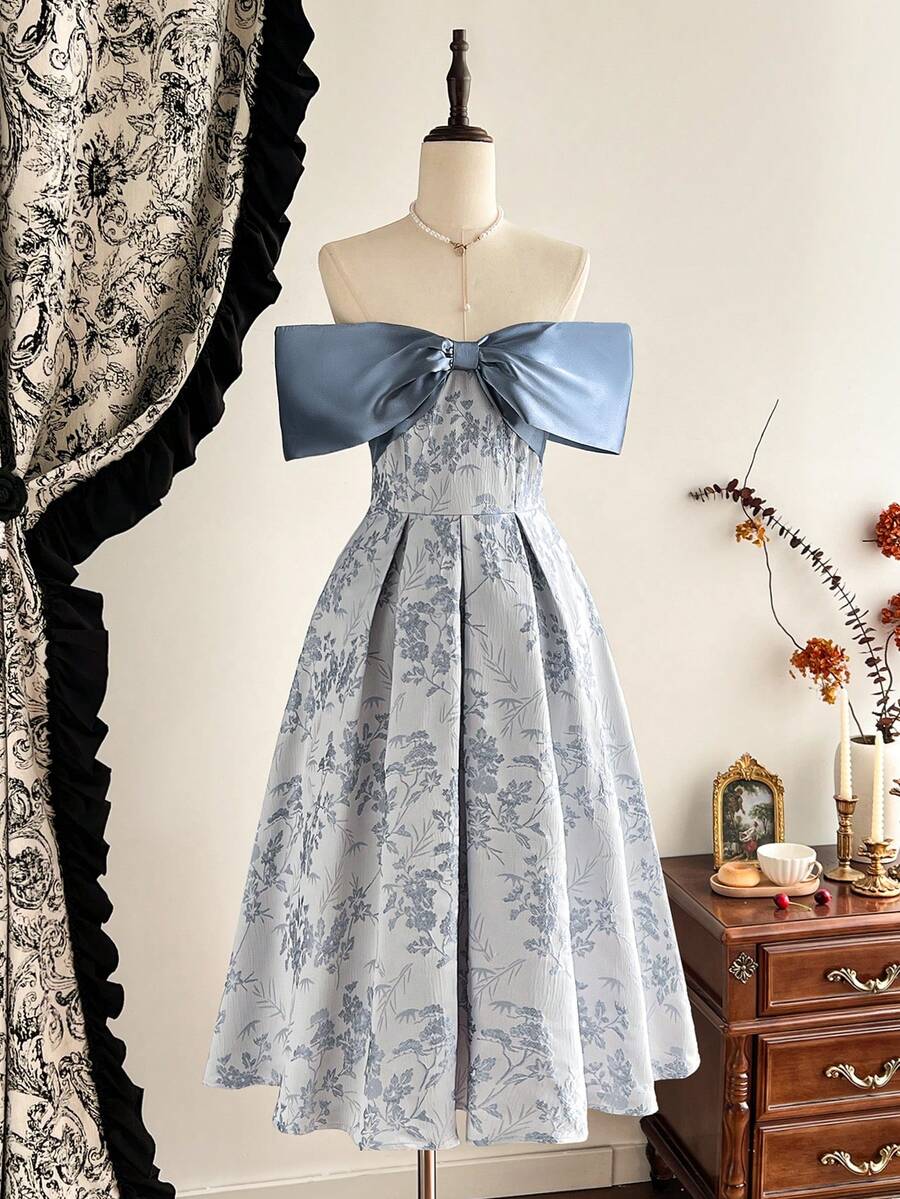 SHEIN Vintamour فستان بلون أزرق فاتح بزخارف زهرية وكتف مكشوف