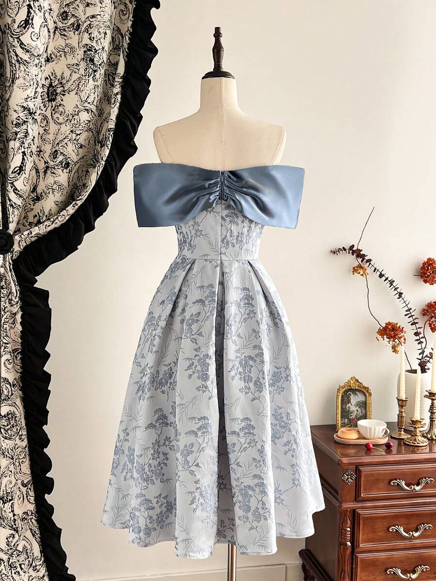 SHEIN Vintamour فستان بلون أزرق فاتح بزخارف زهرية وكتف مكشوف