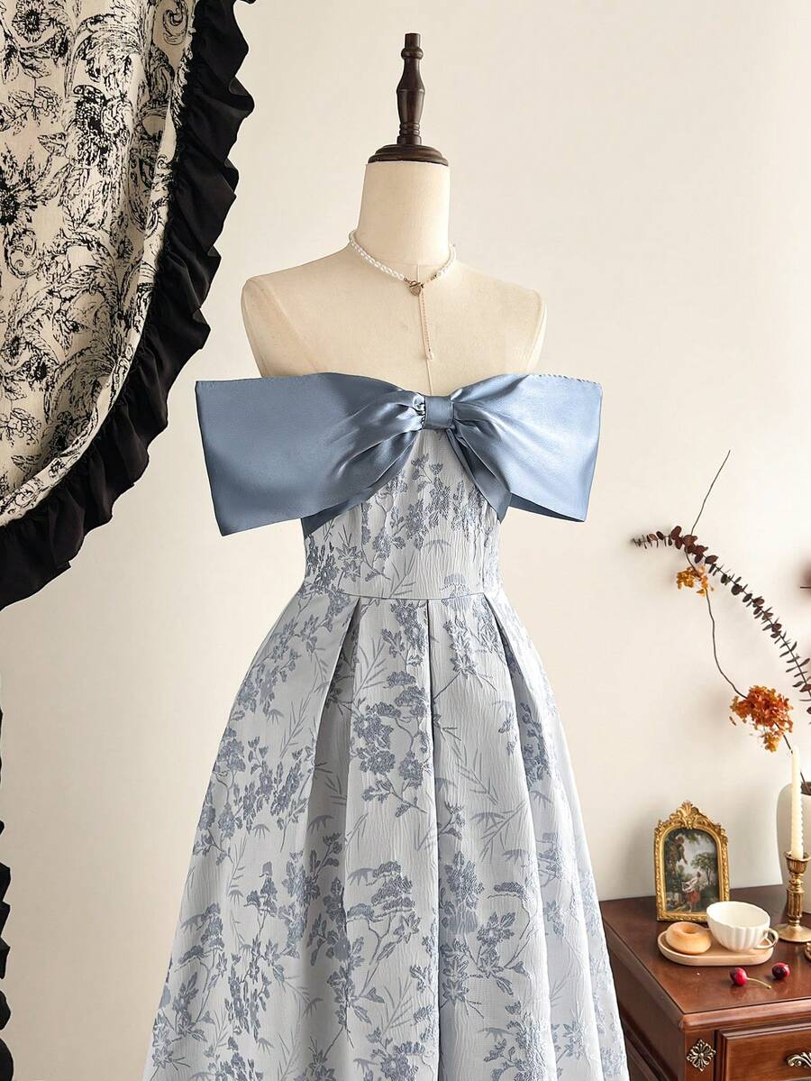 SHEIN Vintamour فستان بلون أزرق فاتح بزخارف زهرية وكتف مكشوف