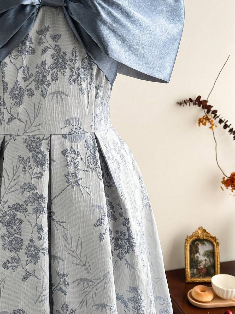 SHEIN Vintamour فستان بلون أزرق فاتح بزخارف زهرية وكتف مكشوف