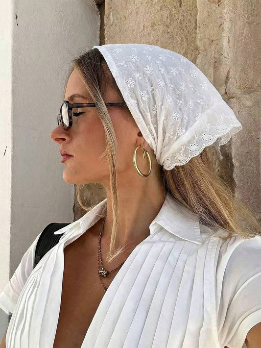 SHEIN عصابة رأس مطرزة بنمط زهري أصلي بحافة ملفوفة