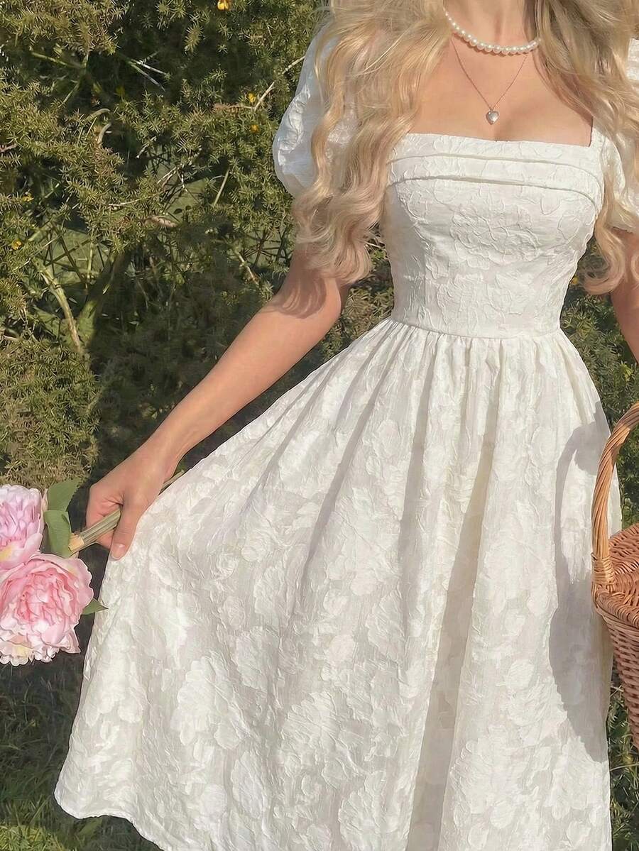 SHEIN MOD فستان بياقة مربعة وأكمام بتصميم بتلات مقطعة بنسيج مزخرف
