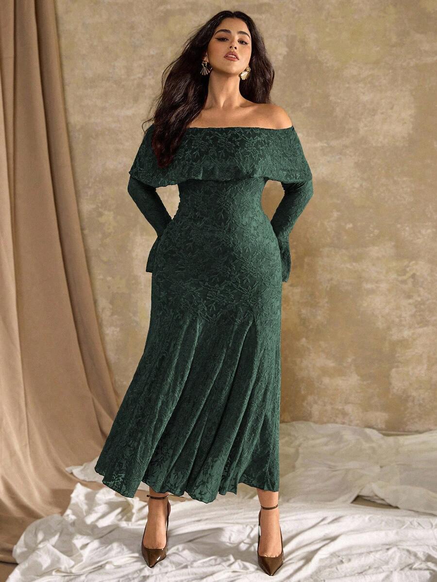 SHEIN Roveilla فستان للمقاسات الكبيرة بطبعة زهور البيونيا وأكتاف مكشوفة
