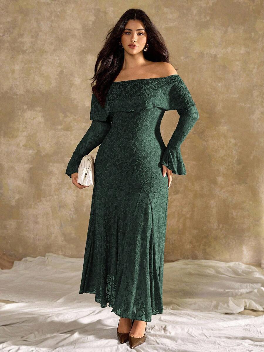 SHEIN Roveilla فستان للمقاسات الكبيرة بطبعة زهور البيونيا وأكتاف مكشوفة