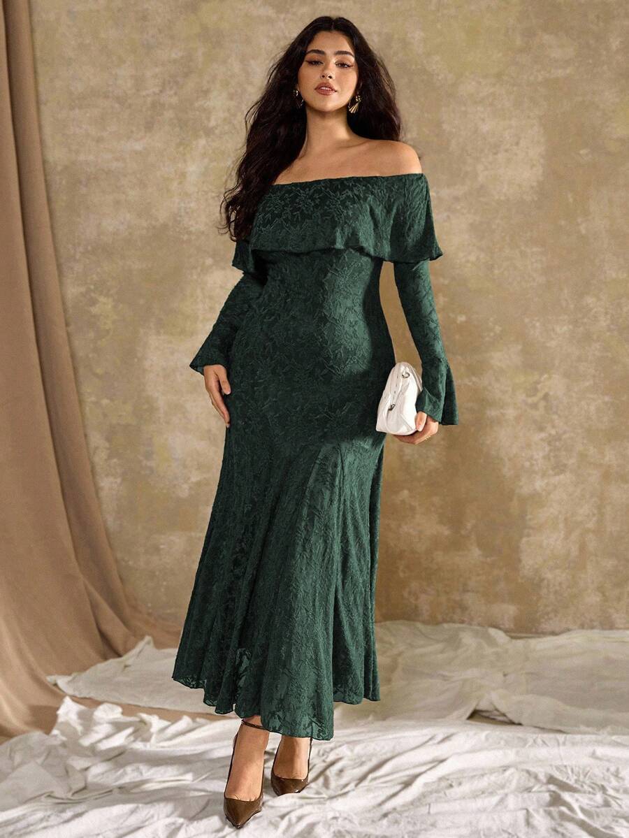 SHEIN Roveilla فستان للمقاسات الكبيرة بطبعة زهور البيونيا وأكتاف مكشوفة
