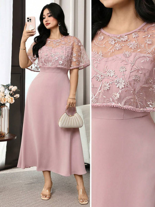 SHEIN Modelyn فستان وردي للمقاسات كبيرة بتطريز زهري وخصر مشدود
