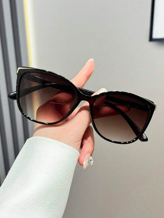 SHEIN نظارة شمس نسائية بإطار بشكل عين القطة من البلاستيك