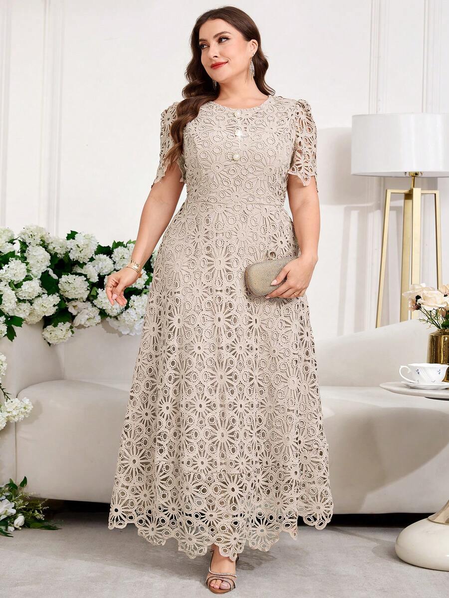SHEIN Reflora فستان للمقاسات الكبيرة من الدانتيل بياقة دائرية وأكمام بتلات