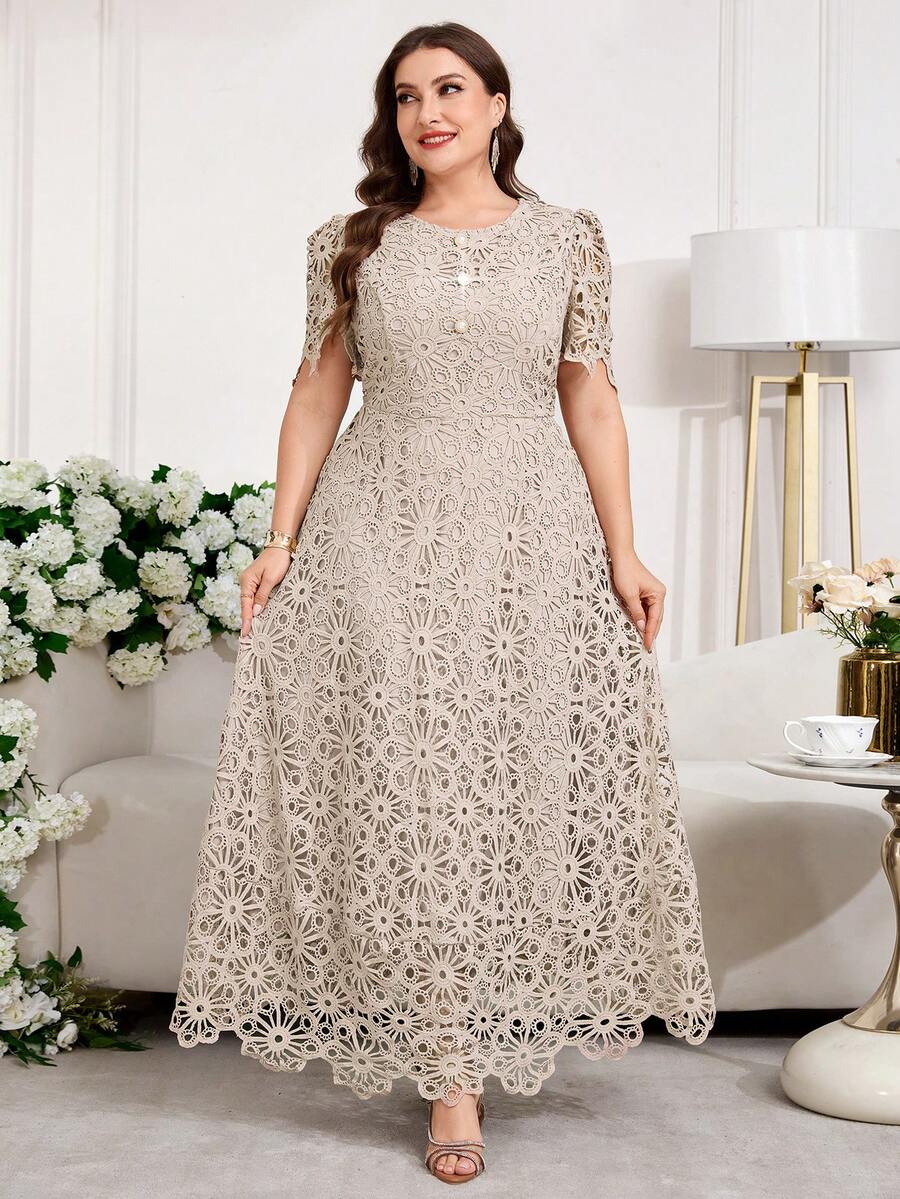 SHEIN Reflora فستان للمقاسات الكبيرة من الدانتيل بياقة دائرية وأكمام بتلات