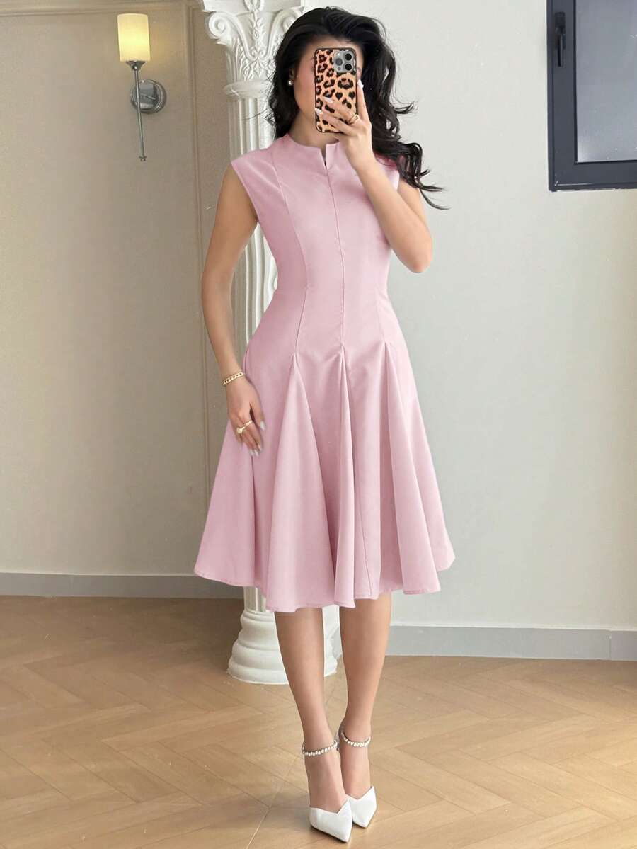 SHEIN FEYLA فستان قصير بدون أكمام بلون وردي فاتح