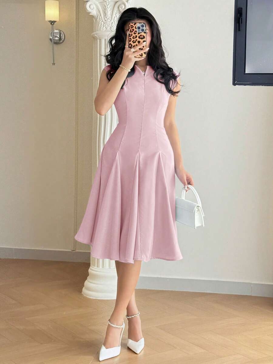 SHEIN FEYLA فستان قصير بدون أكمام بلون وردي فاتح