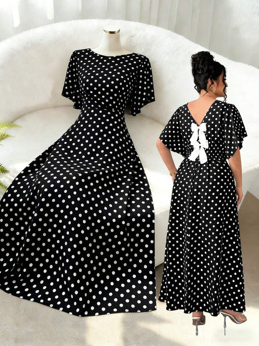 SHEIN Elenzga فستان ماكسي للمقاسات كبيرة بطبعة نقاط بيضاء بخصر مربوط