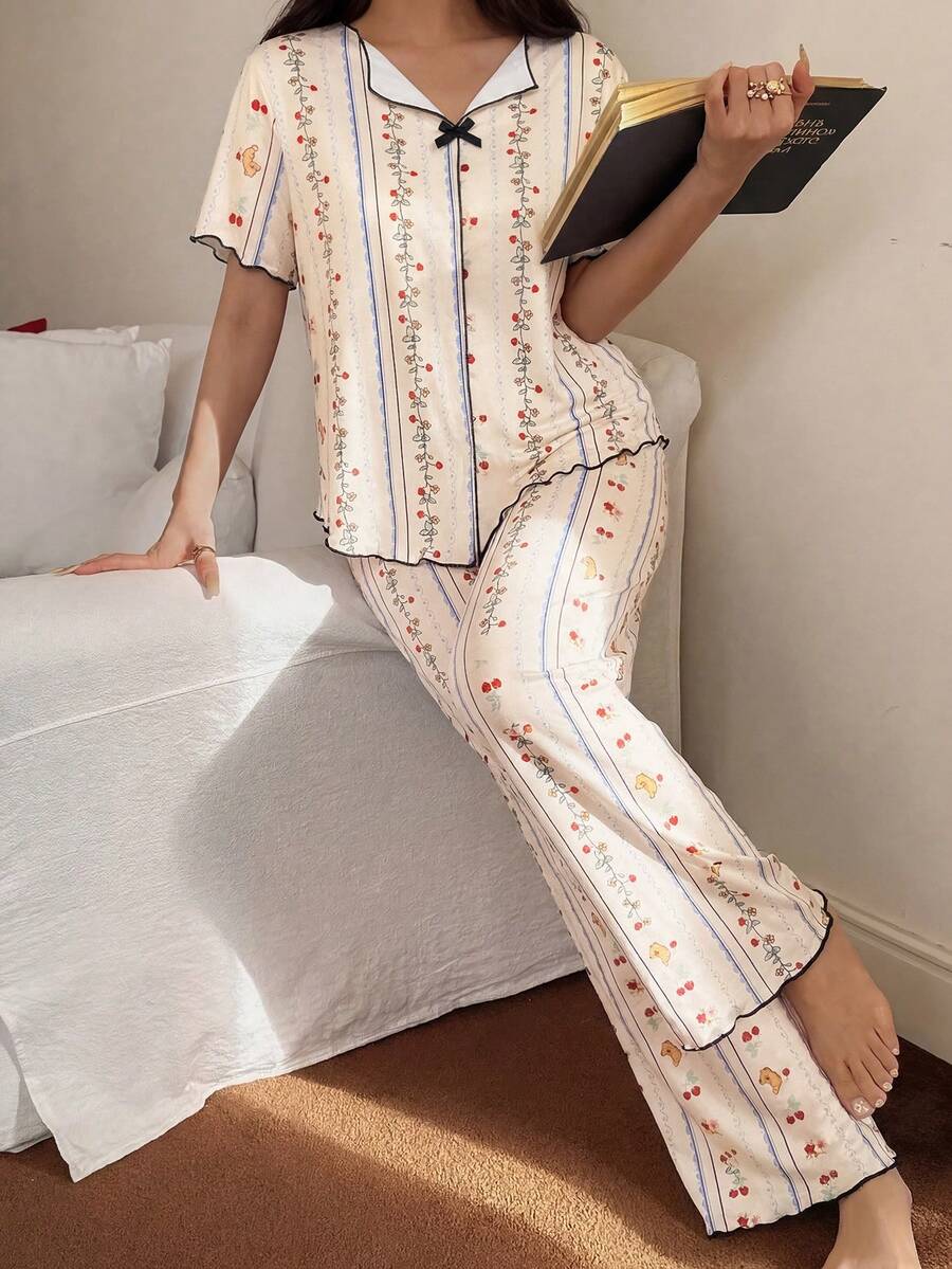 SHEIN طقم بيجامة بطبعة كرتونية بأكمام قصيرة وبنطال طويل