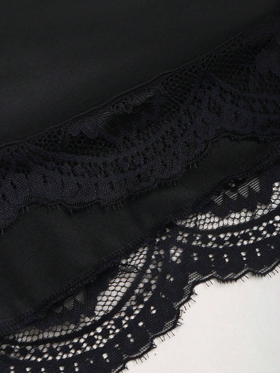 SHEIN Sweetra فستان أسود قصير مزخرف بالدانتيل والكشكشة