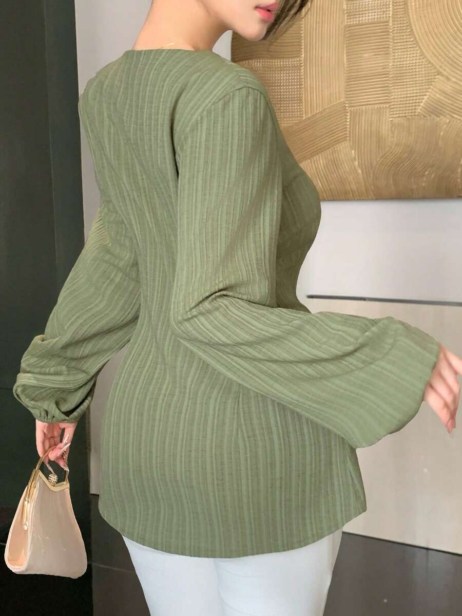 SHEIN DAZY قميص أخضر بخصر محدد بنسيج مموج