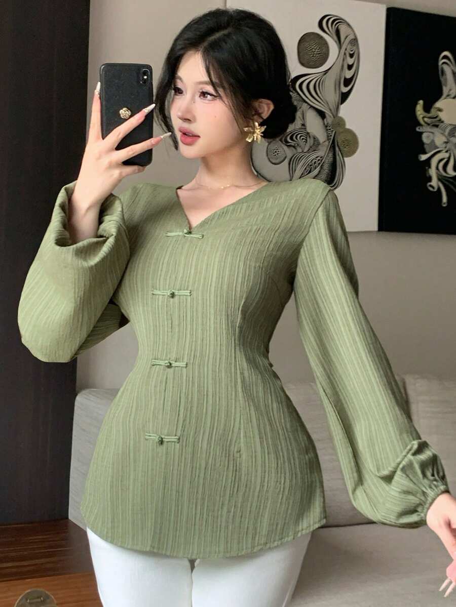 SHEIN DAZY قميص أخضر بخصر محدد بنسيج مموج