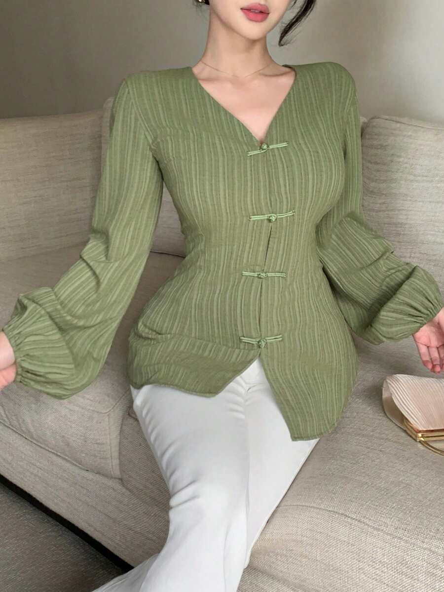 SHEIN DAZY قميص أخضر بخصر محدد بنسيج مموج