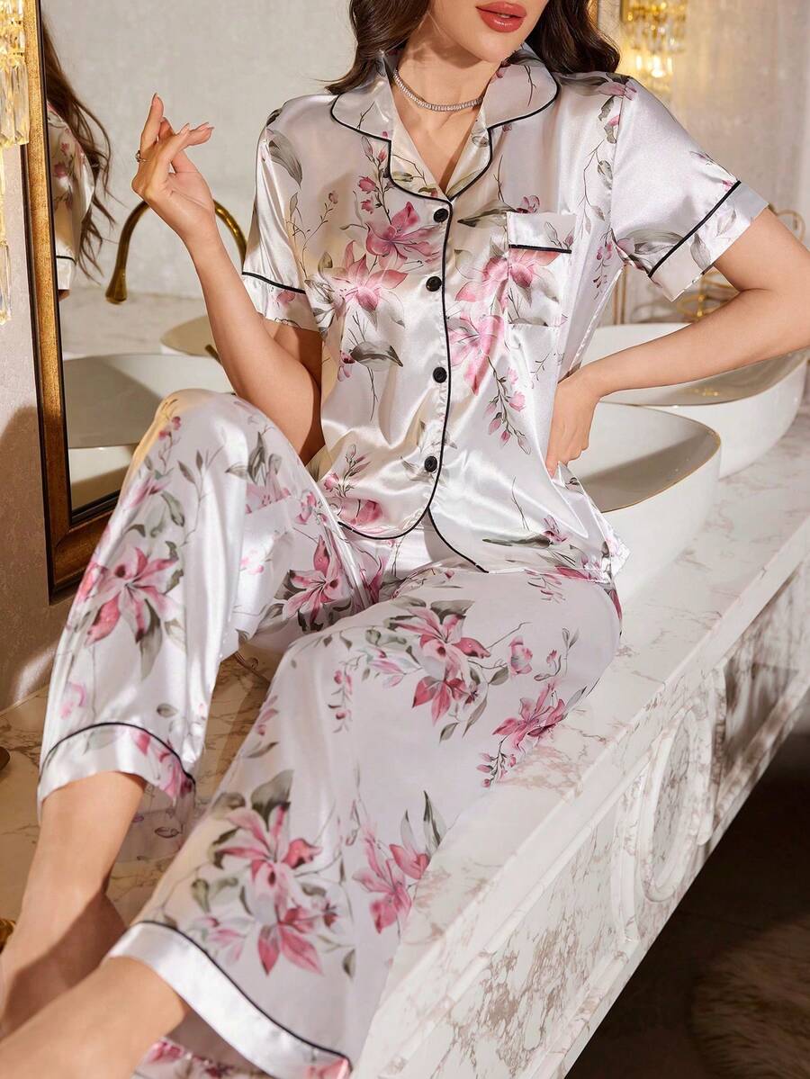 SHEIN LuxeNights طقم بيجامة ساتان بطبعة زهور بأكمام قصيرة وبنطال