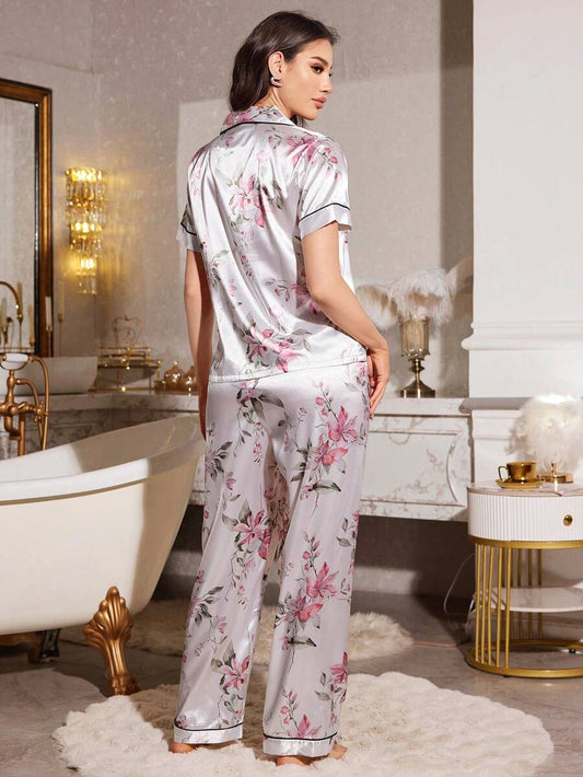 SHEIN LuxeNights طقم بيجامة ساتان بطبعة زهور بأكمام قصيرة وبنطال