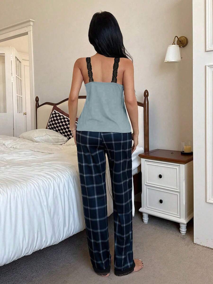 SHEIN Napfluff طقم بيجامة كامي بدانتيل وبنطال كاروهات