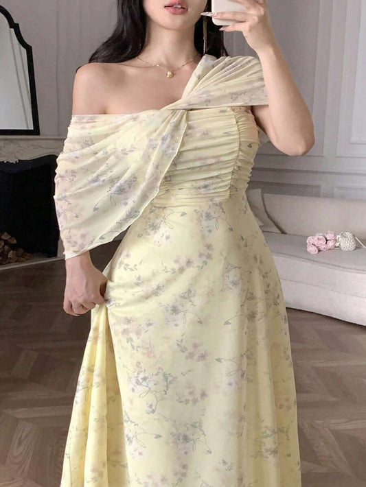 SHEIN Feyla فستان للمقاسات الكبيرة بطبعة زهرية مجعدة