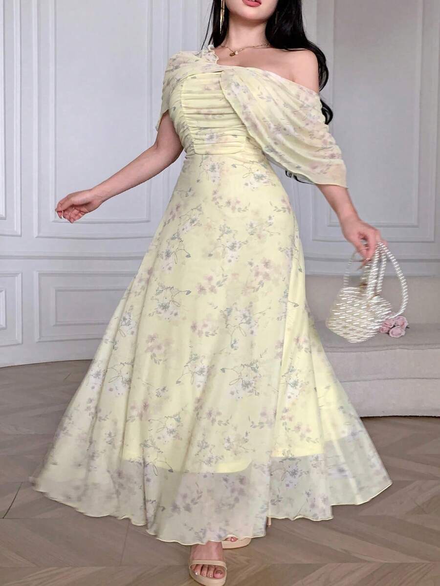 SHEIN Feyla فستان للمقاسات الكبيرة بطبعة زهرية مجعدة