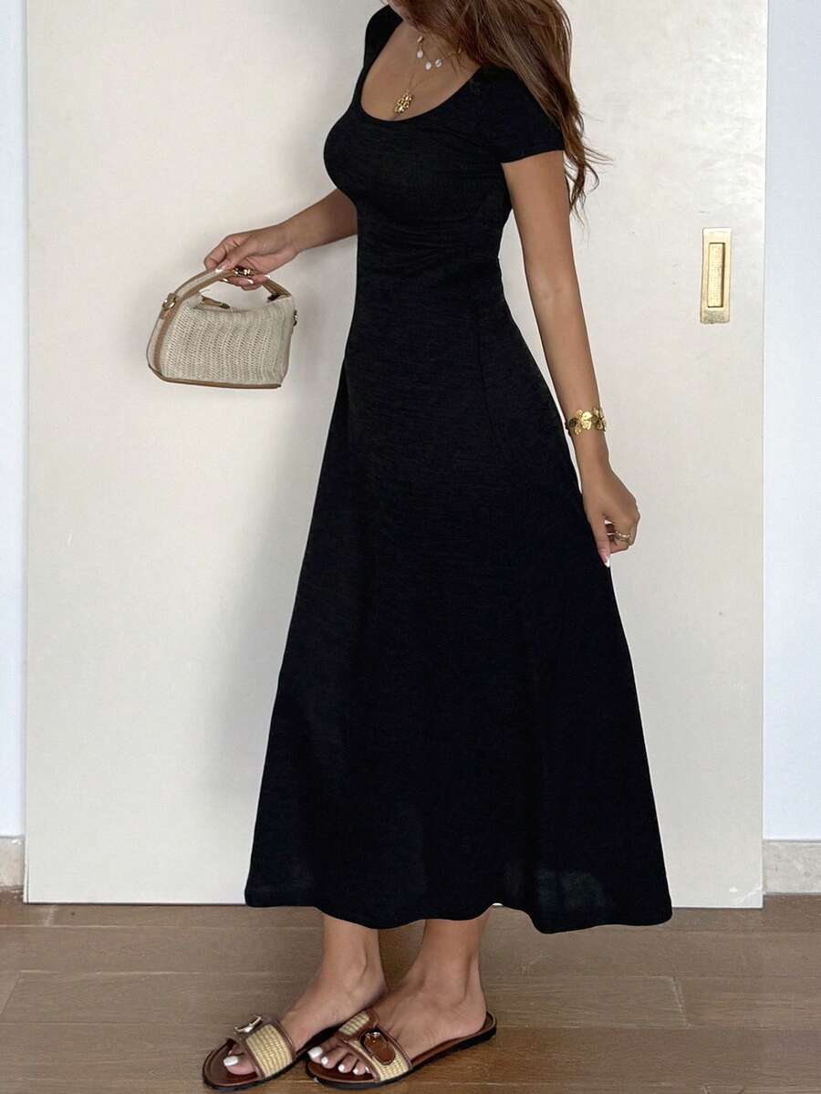 SHEIN DAZY فستان أسود بأكمام قصيرة