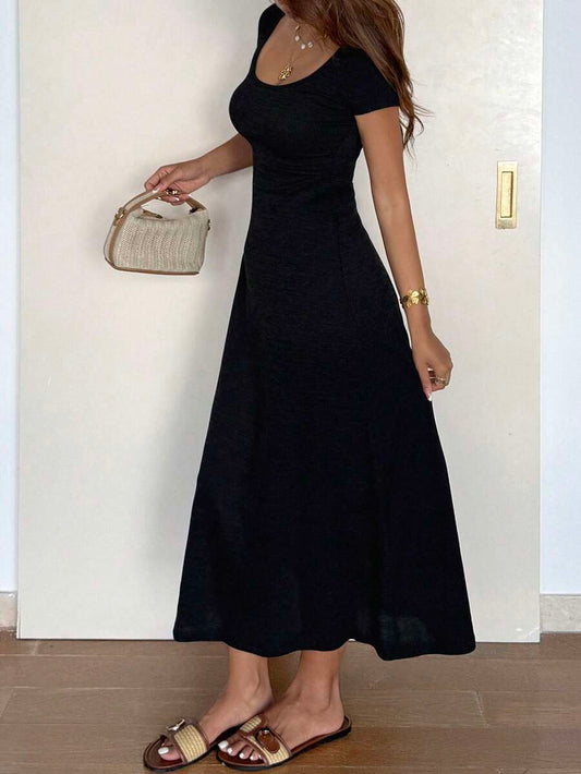 SHEIN DAZY فستان أسود بأكمام قصيرة