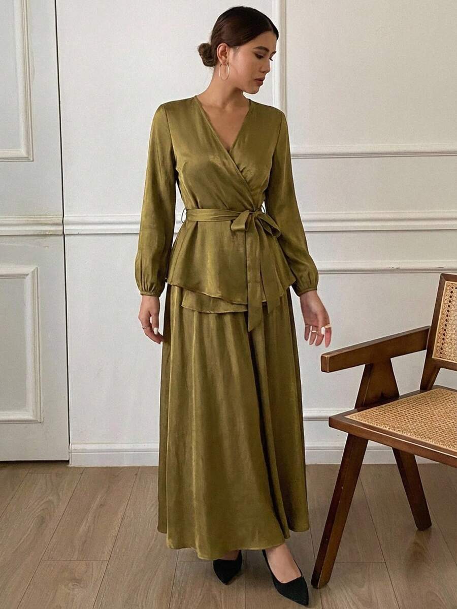 SHEIN DAZY V طقم قطعتين بلوزة بحزام وتنورة بياقة