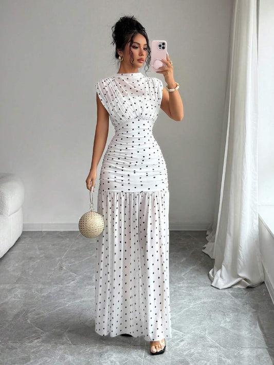 SHEIN Selianne فستان ماكسي بطبعة نقاط بولكا بدون أكمام برقبة عالية بلون أبيض