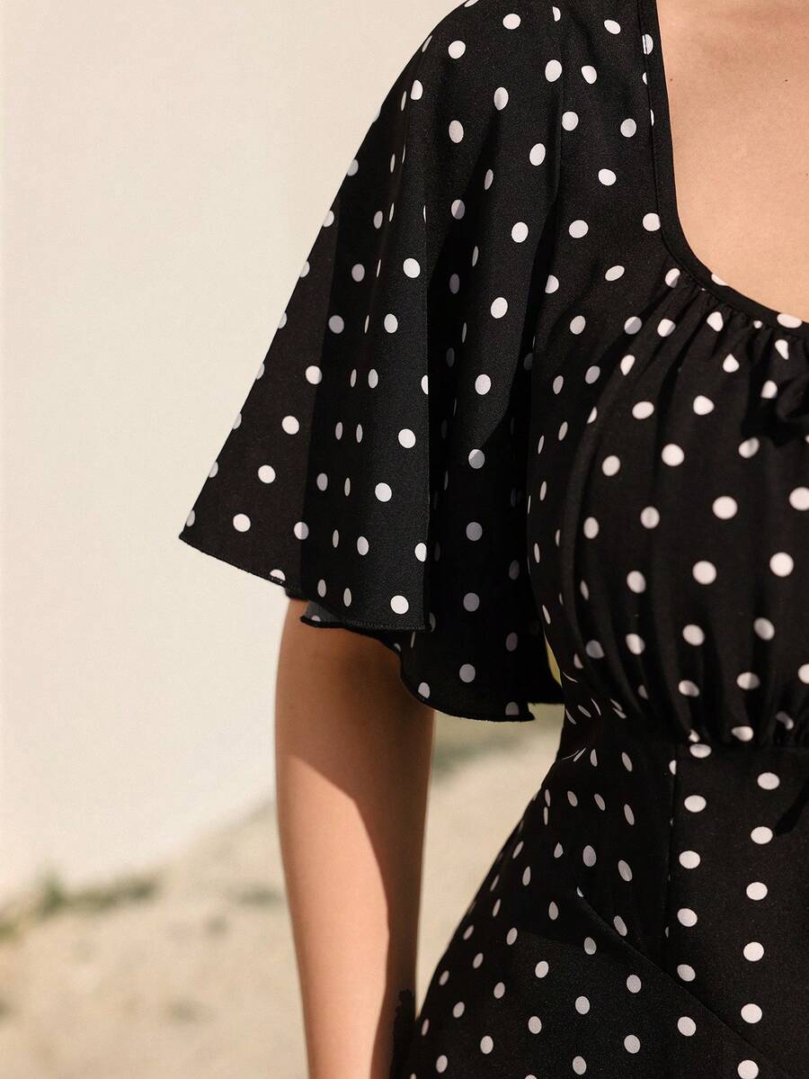 SHEIN Juhart فستان للمقاسات الكبيرة بياقة مربعة وأكمام قصيرة بطبعة نقاط فرنسية