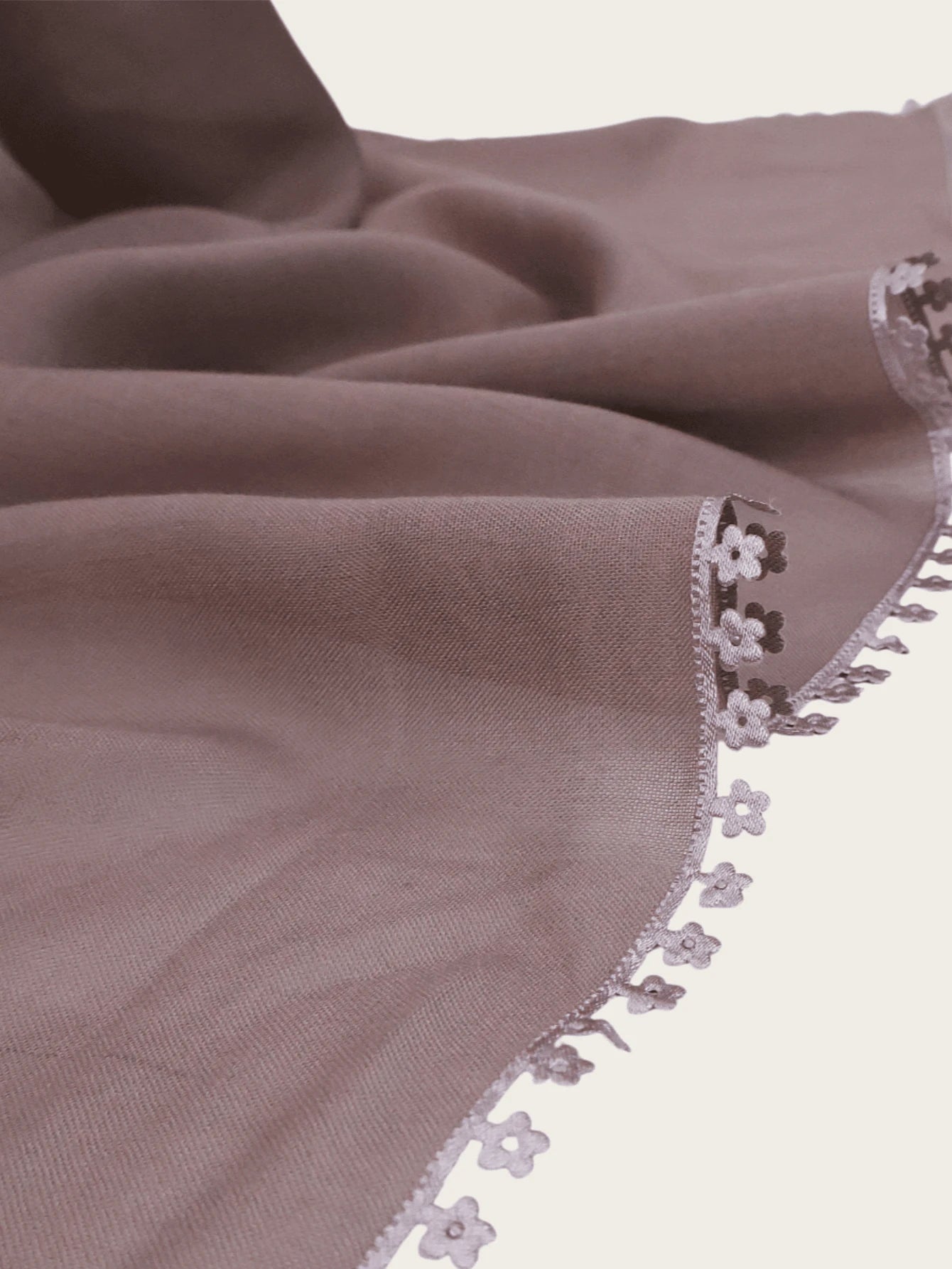 SHEIN وشاح حجاب ماليزي مستطيل بحواف زهرية دقيقة