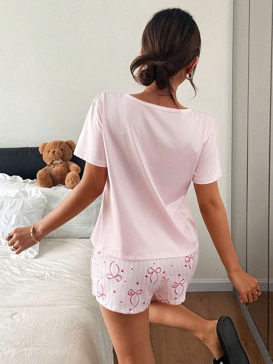 SHEIN Softscene طقم بيجامة قطعتين بطبعة فيونكة وردية بأكمام قصيرة