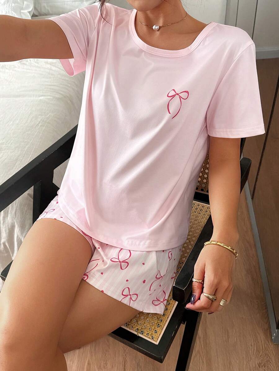 SHEIN Softscene طقم بيجامة قطعتين بطبعة فيونكة وردية بأكمام قصيرة