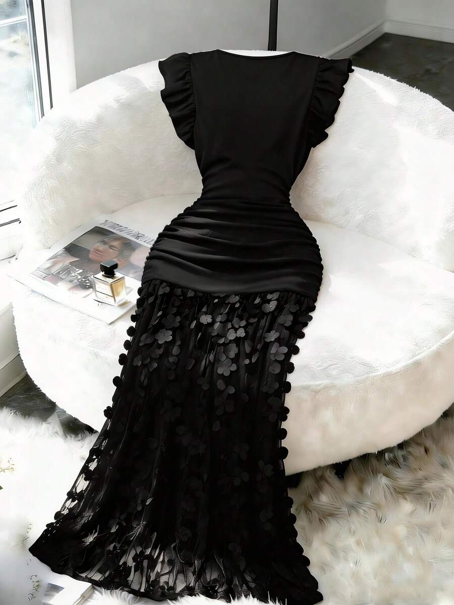 SHEIN Franclia فستان أسود بياقة مربعة وأكمام مكشكشة بتطريز زهور ثلاثية الأبعاد