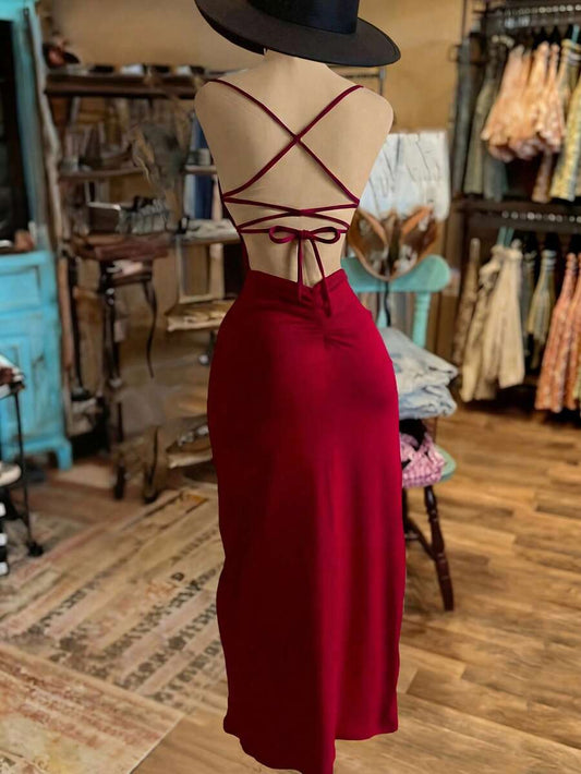SHEIN EMERY ROSE فستان أحمر عصري بتصميم شق