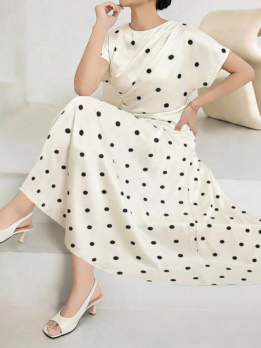 SHEIN Feyla فستان كاجوال للمقاسات الكبيرة بلون أبيض بنقاط سوداء
