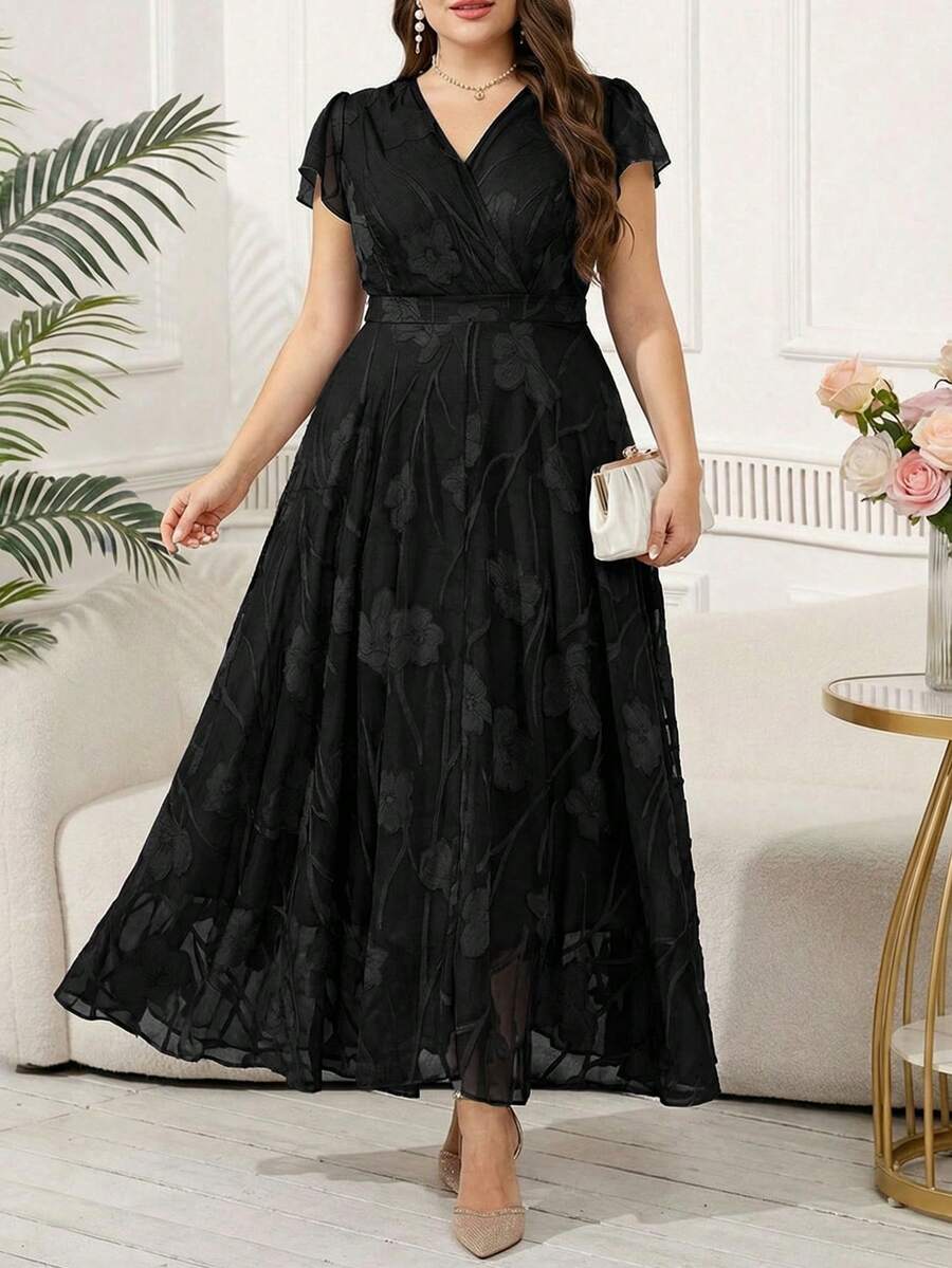 SHEIN Reflora فستان أسود للمقاسات الكبيرة بطبعة زهور