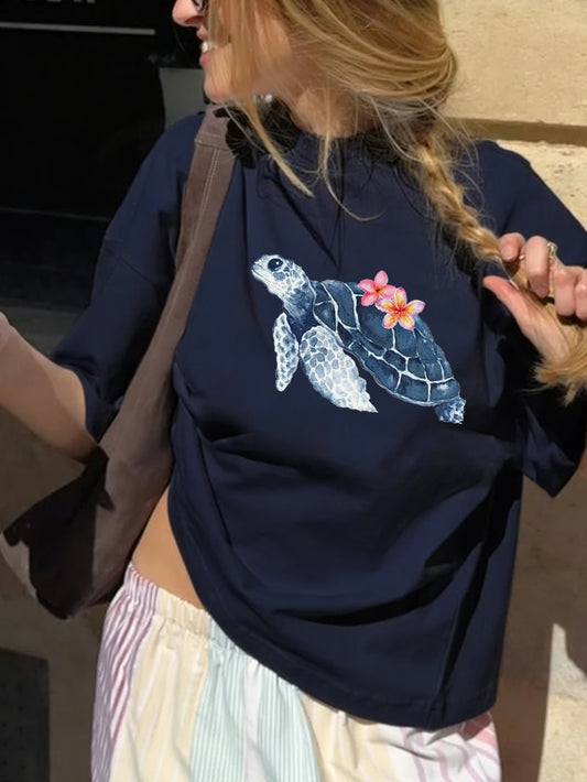 SHEIN تي شيرت نسائي بطبعة سلحفاة بحرية بياقة دائرية