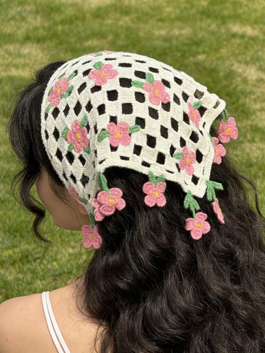 SHEIN وشاح رأس مثلث محبوك مزين بالزهور والشرابات بأسلوب شاطئي