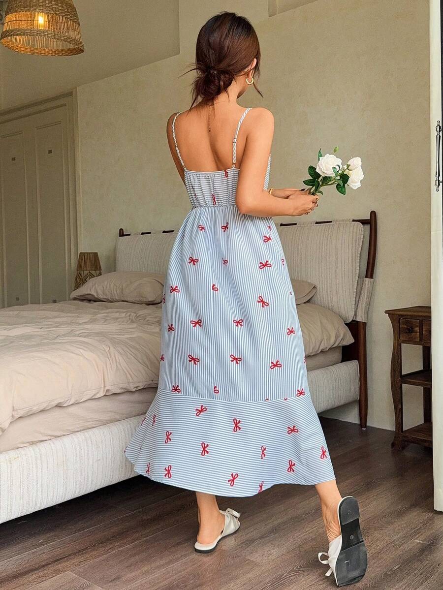 SHEIN Napfluff قميص نوم بطبعة مخططة وفيونكة مع رباط أمامي