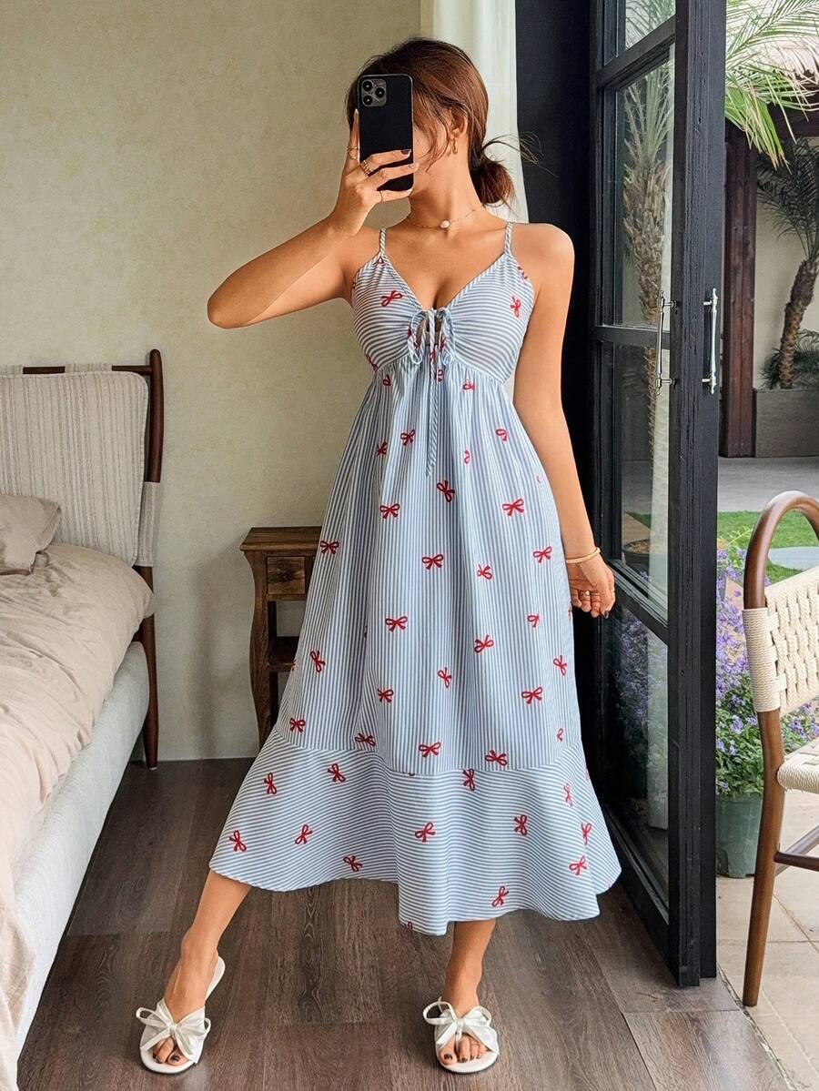 SHEIN Napfluff قميص نوم بطبعة مخططة وفيونكة مع رباط أمامي