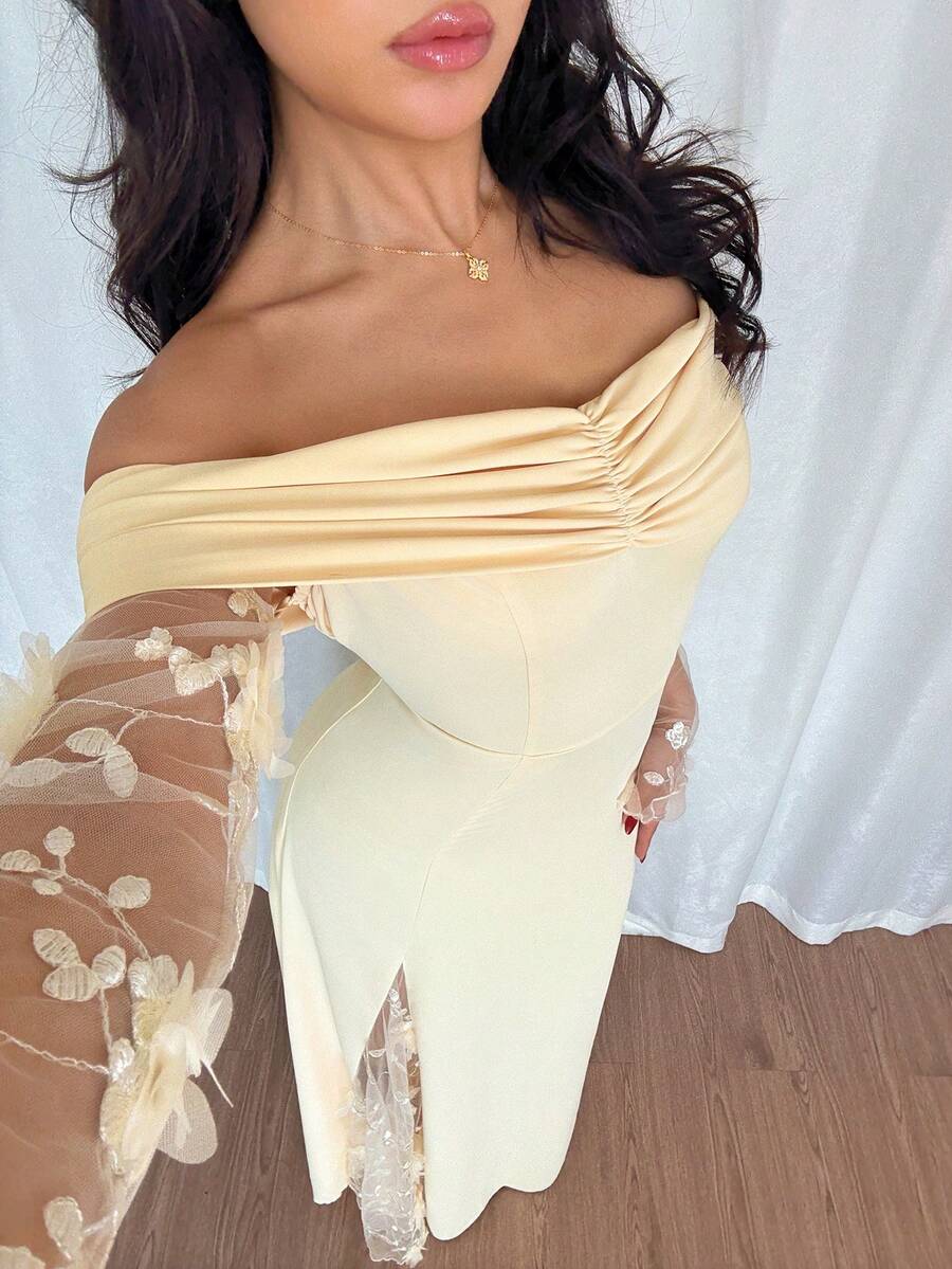 SHEIN Elenzga فستان أصفر للمقاسات الكبيرة بأكتاف مكشوفة وزهور ثلاثية الأبعاد بفتحة جانبية