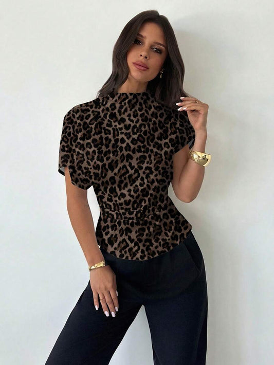 SHEIN Firerie بلوزة بنية بطبعة نمر بياقة مجعدة وأكمام غير متماثلة