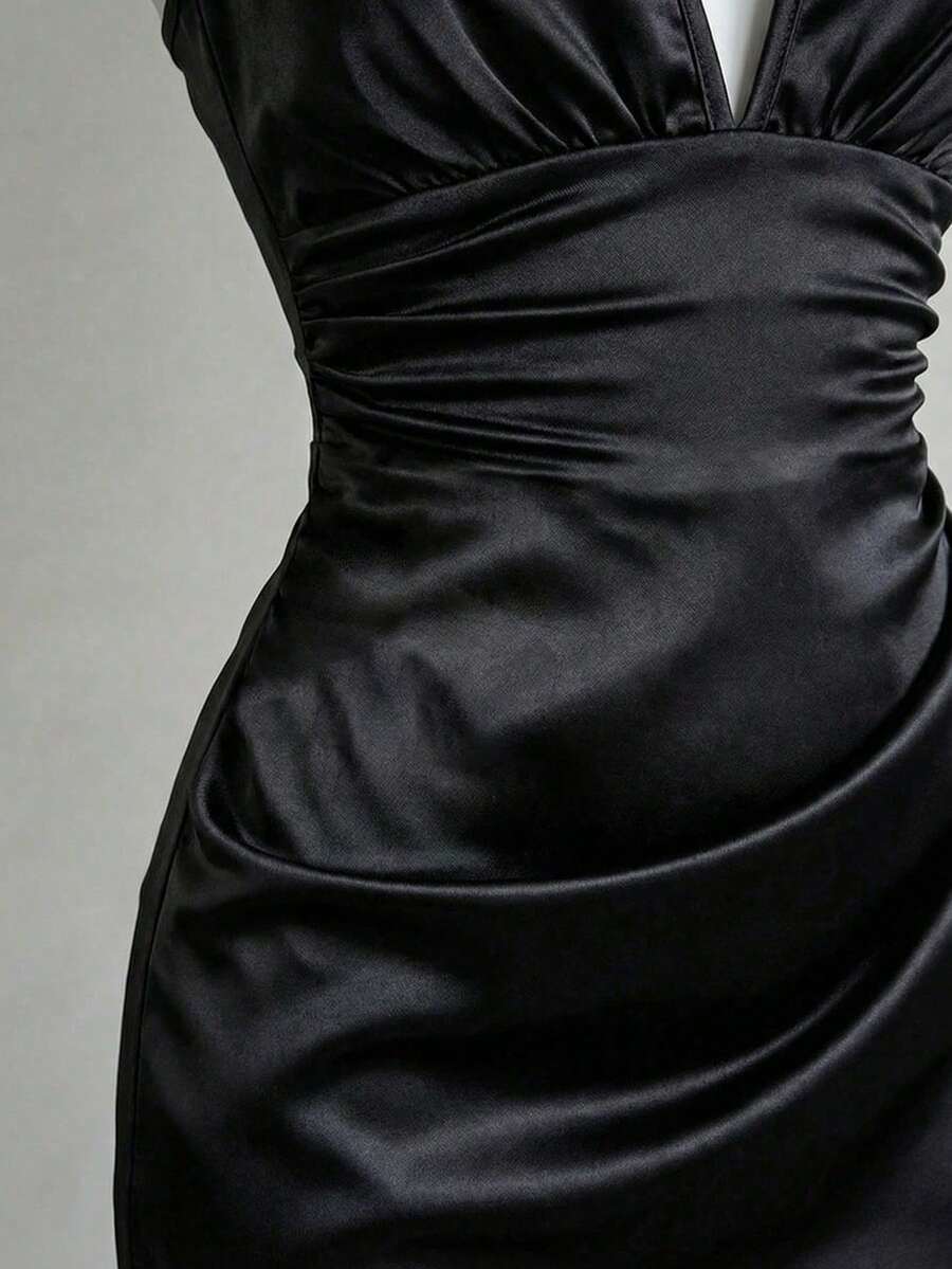 SHEIN Franclia فستان أسود من القماش الأطلسي الفاخر بحمالات رفيعة
