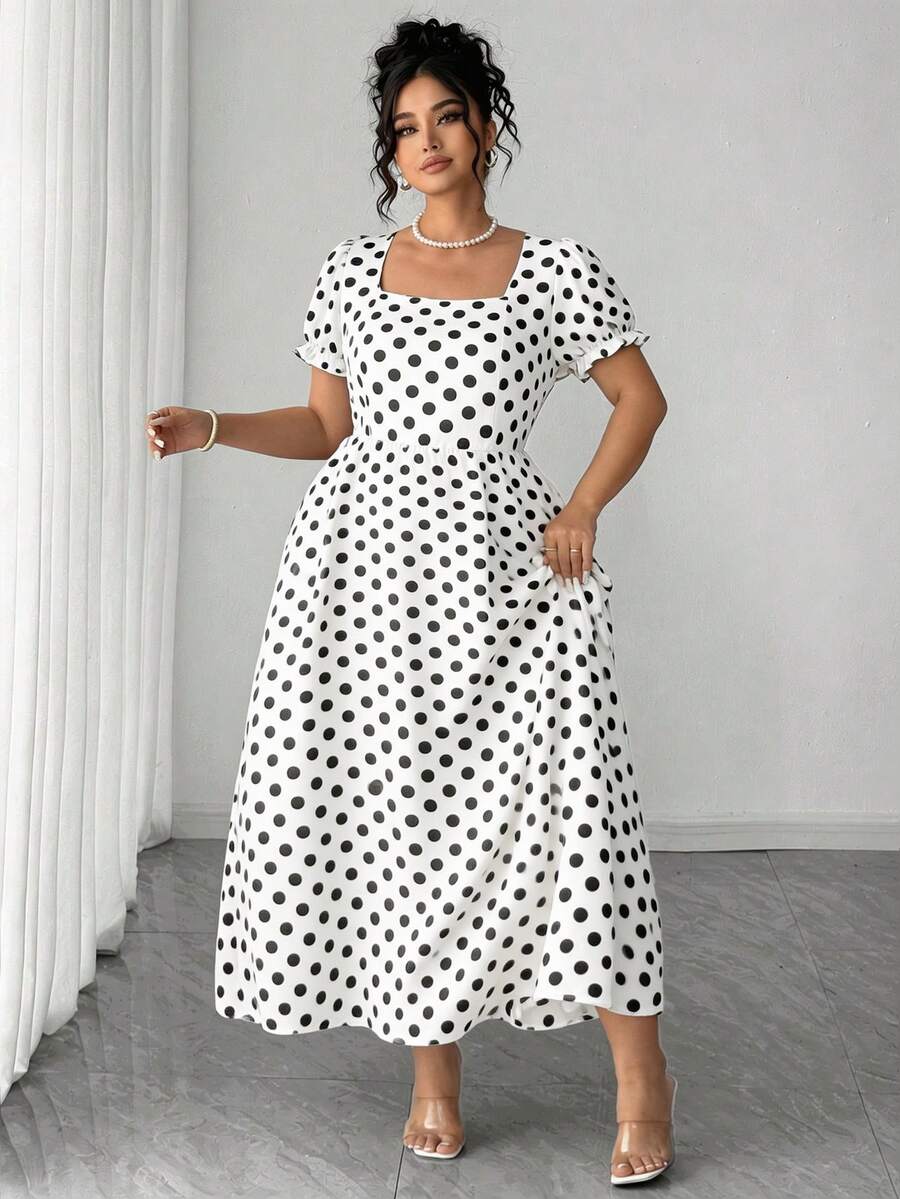 SHEIN Elenzga فستان للمقاسات الكبيرة بياقة فراشة وأكمام قصيرة بطبعة نقاط