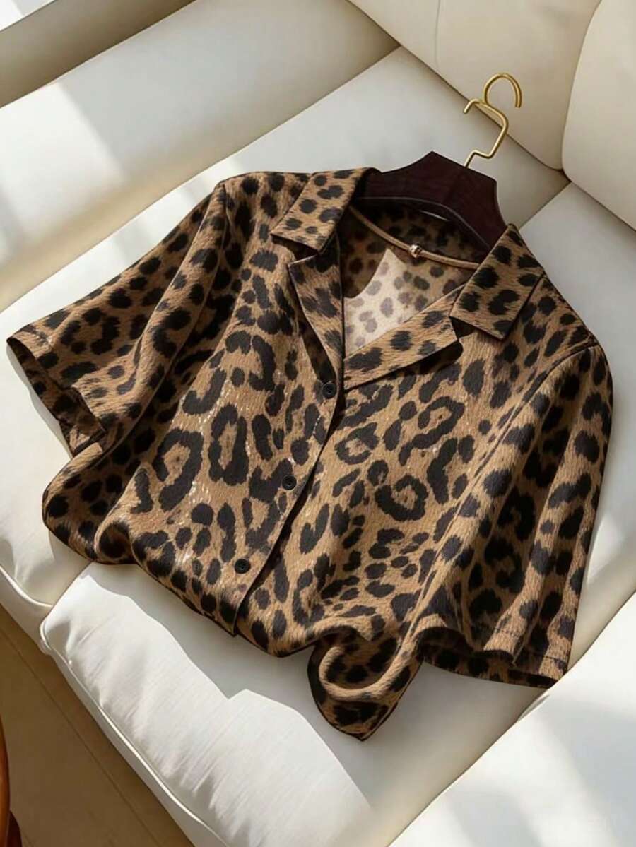 SHEIN Franclia قميص نسائي بأكمام قصيرة بطبعة نمر