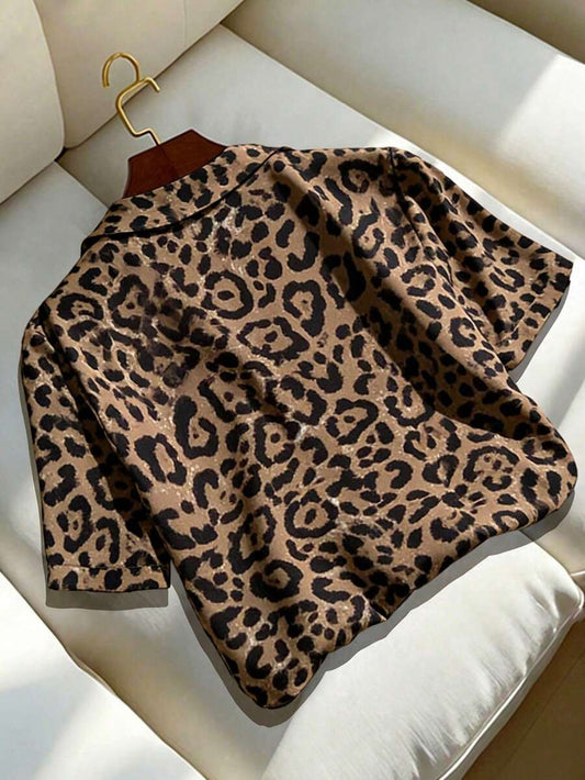 SHEIN Franclia قميص نسائي بأكمام قصيرة بطبعة نمر